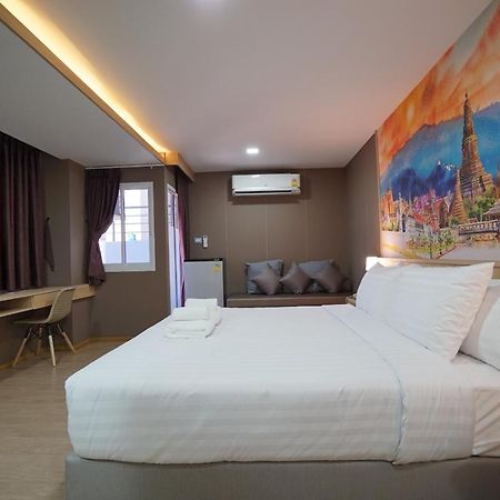 The Qube Fifty Hotel Bangkok Exteriör bild