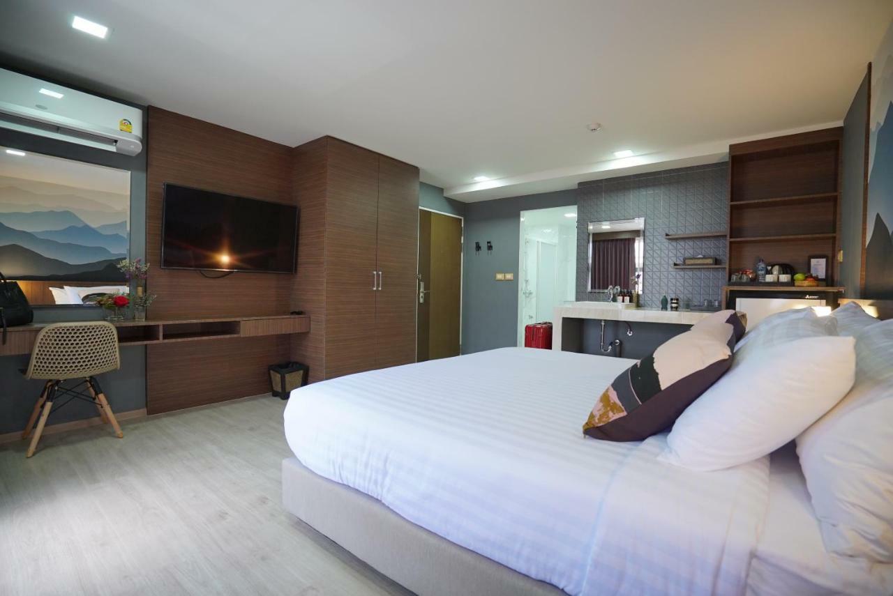 The Qube Fifty Hotel Bangkok Exteriör bild