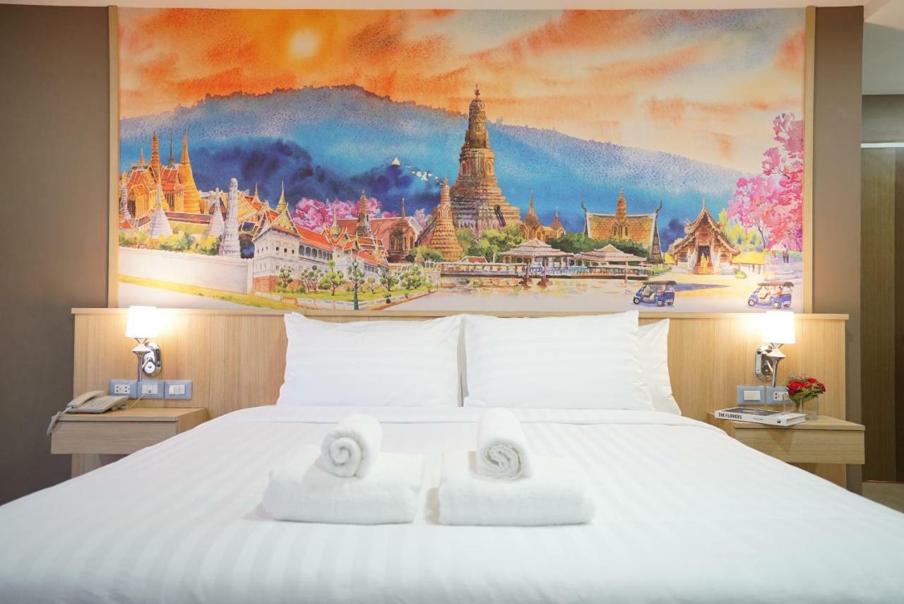 The Qube Fifty Hotel Bangkok Exteriör bild