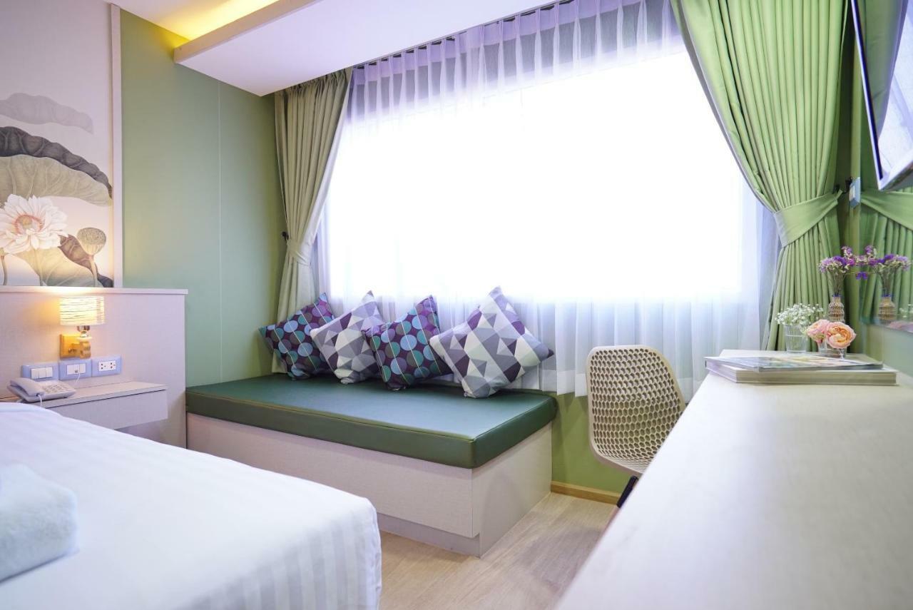 The Qube Fifty Hotel Bangkok Exteriör bild