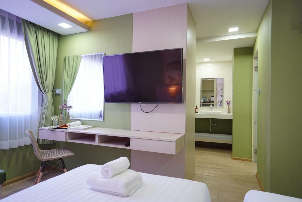 The Qube Fifty Hotel Bangkok Exteriör bild