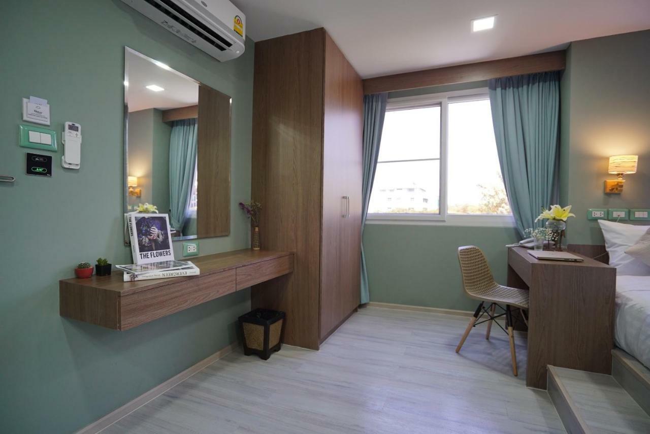 The Qube Fifty Hotel Bangkok Exteriör bild