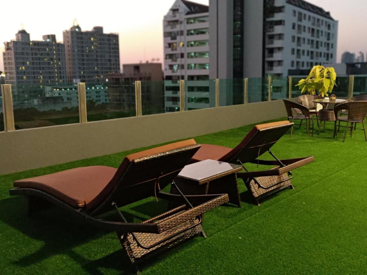 The Qube Fifty Hotel Bangkok Exteriör bild